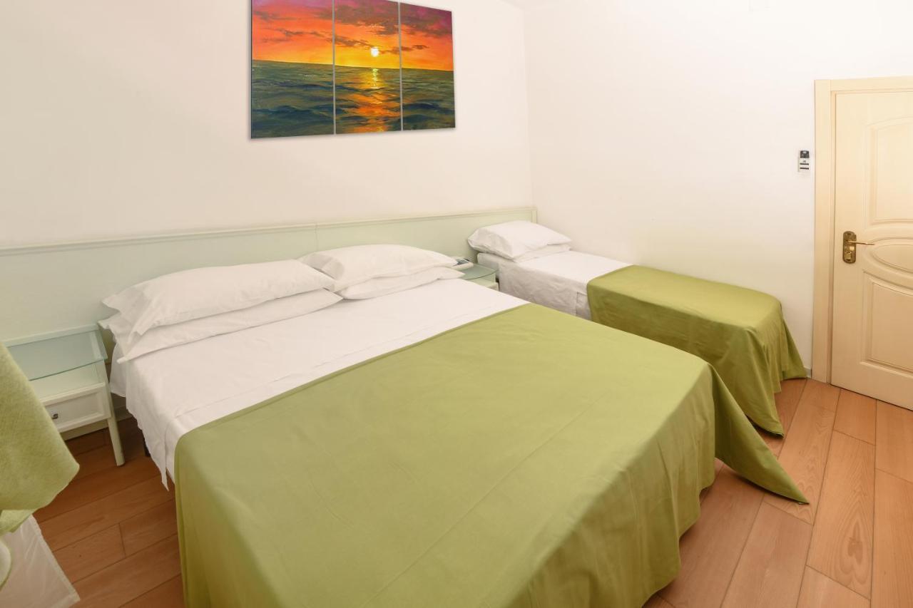 Hotel La Rosa Каттолика Экстерьер фото