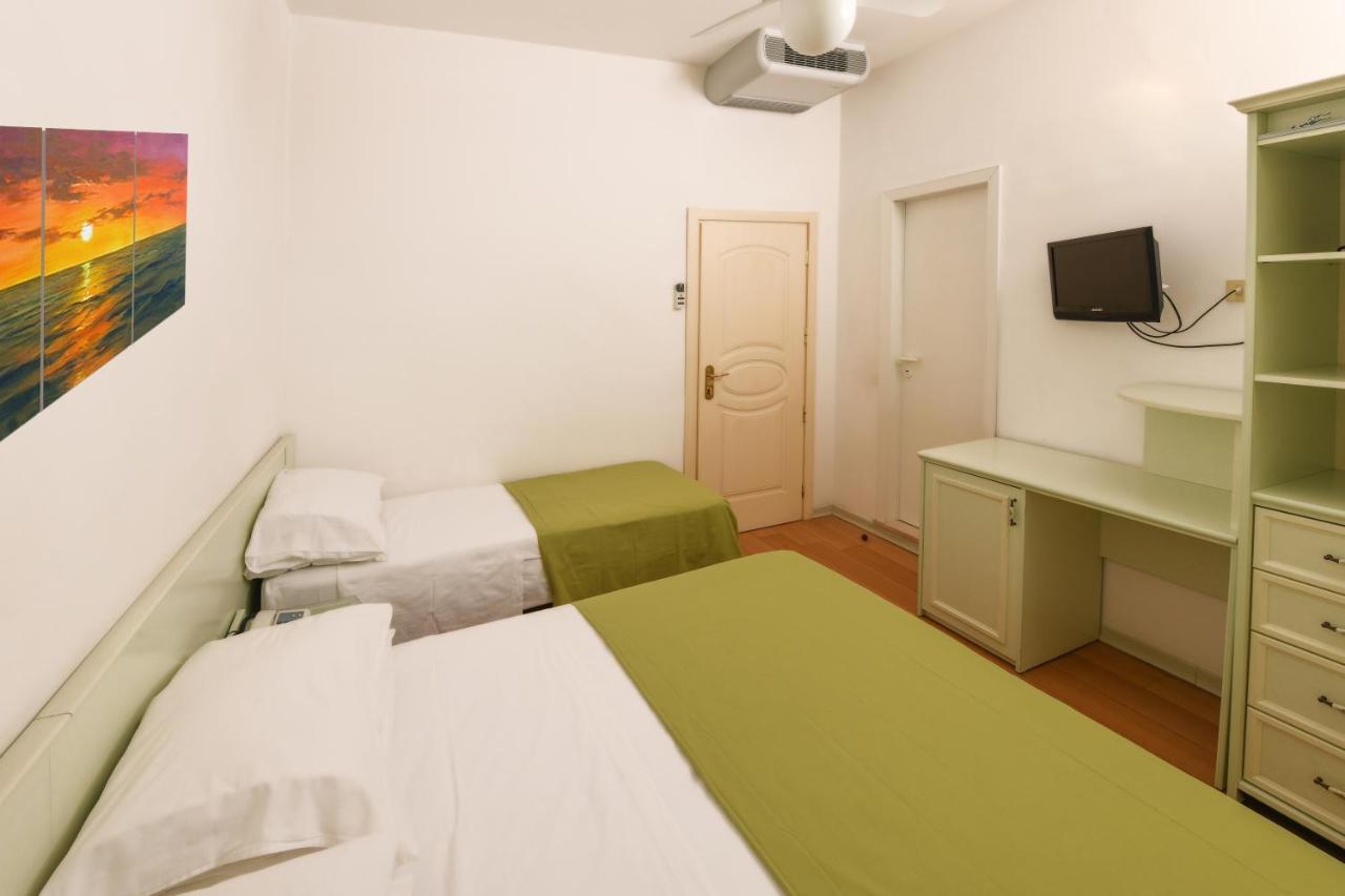 Hotel La Rosa Каттолика Экстерьер фото