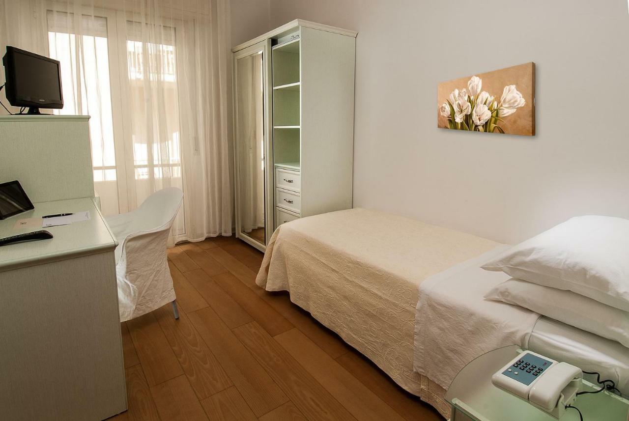 Hotel La Rosa Каттолика Экстерьер фото