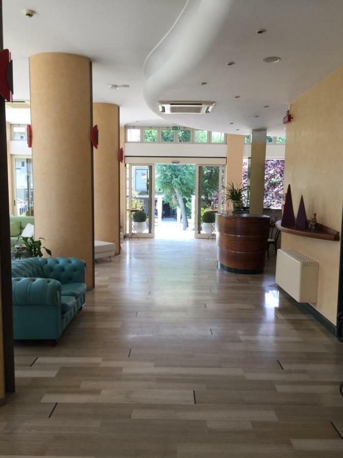 Hotel La Rosa Каттолика Экстерьер фото