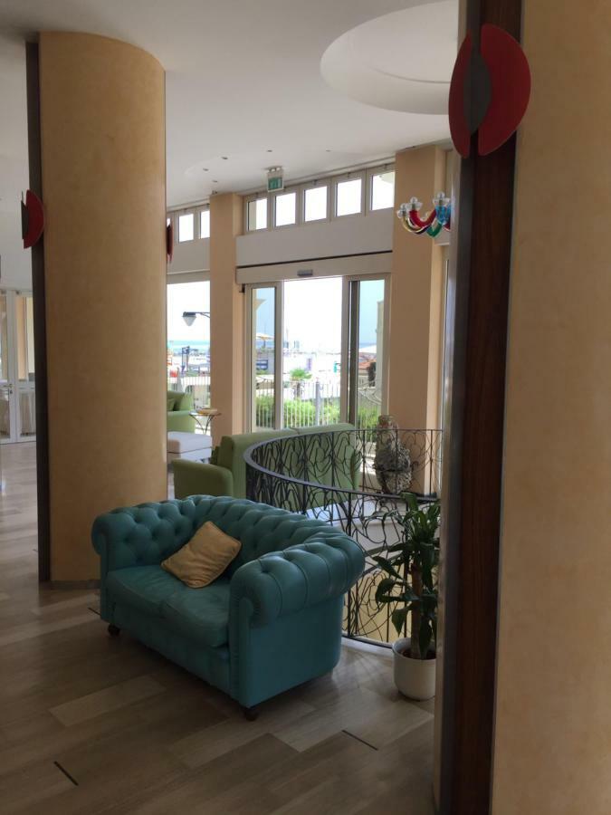 Hotel La Rosa Каттолика Экстерьер фото