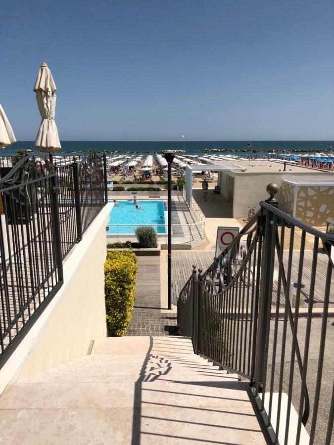 Hotel La Rosa Каттолика Экстерьер фото