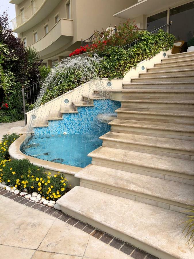 Hotel La Rosa Каттолика Экстерьер фото