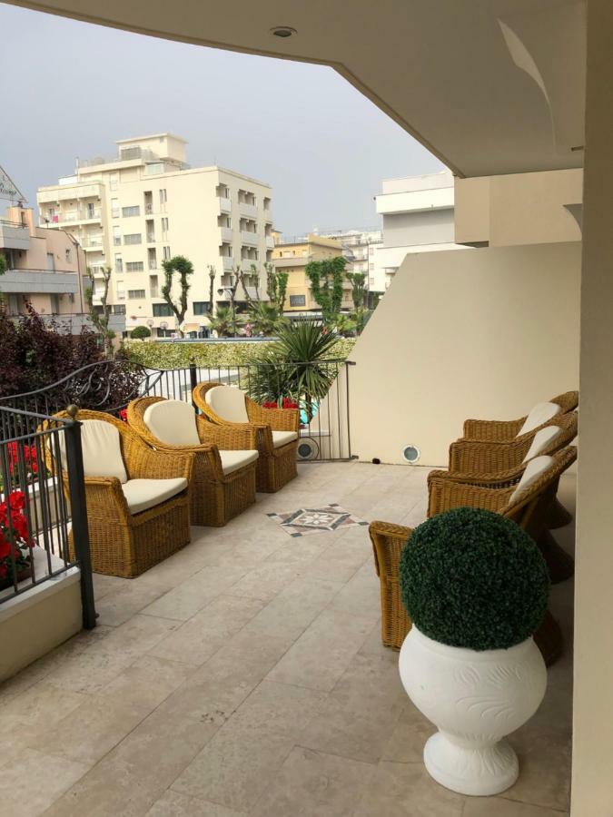 Hotel La Rosa Каттолика Экстерьер фото